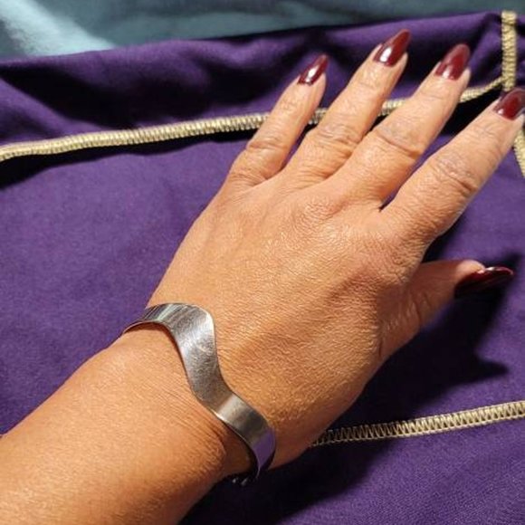James Avery Bracelet RETIRED Avery Silver Wavy Cuff Bracelet FREE Shipping main image 1